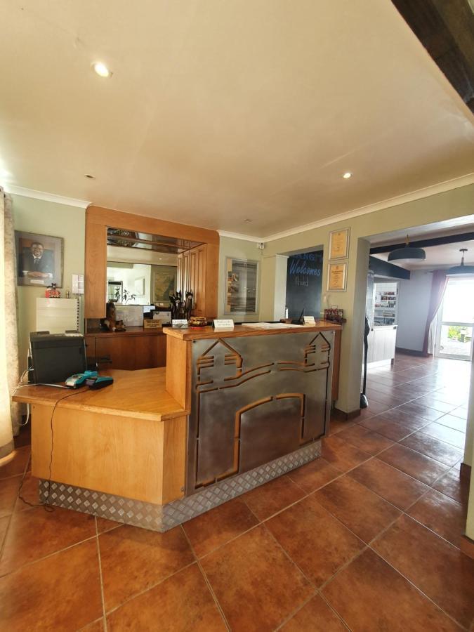 Langholm Hotel Уолфиш Бей Екстериор снимка