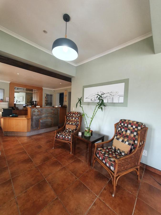 Langholm Hotel Уолфиш Бей Екстериор снимка