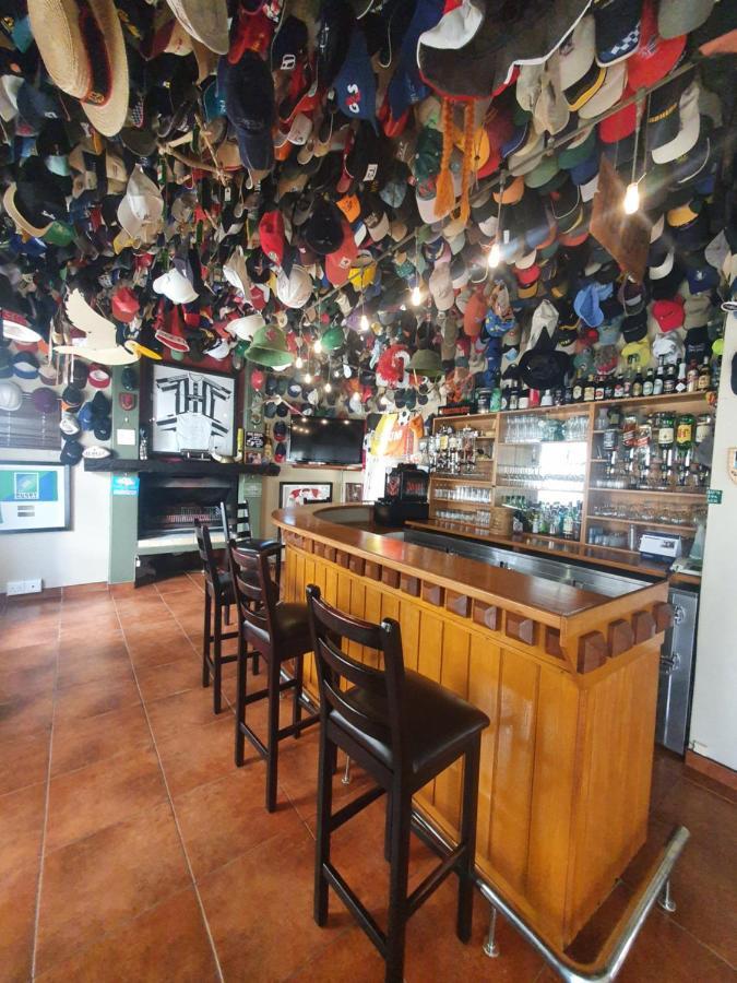 Langholm Hotel Уолфиш Бей Екстериор снимка